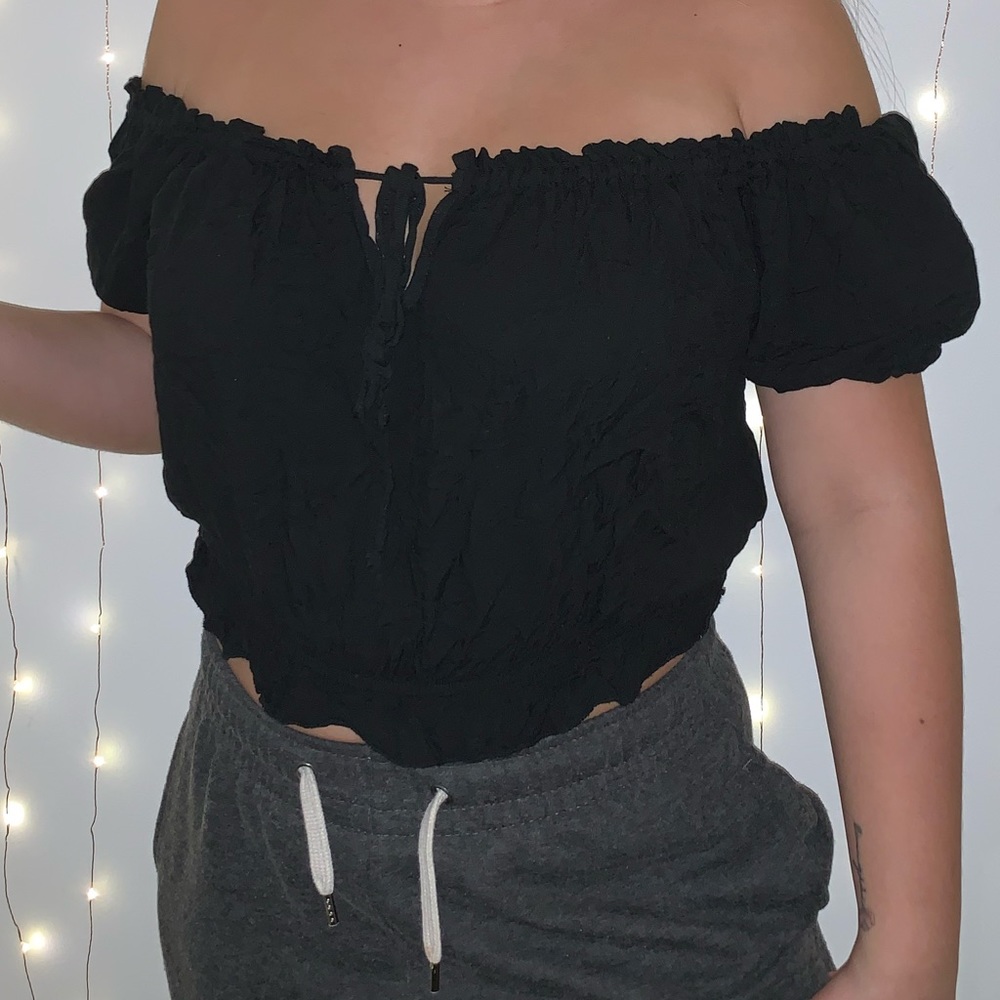 Brandy Melville Ezra off the shoulder top